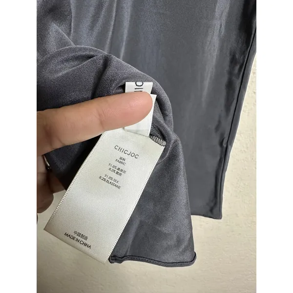 CHICJOC Silk Stretch Camisole Size 36 US4 Charcoal Gray V-Neck Minimalist Tank - Image 8