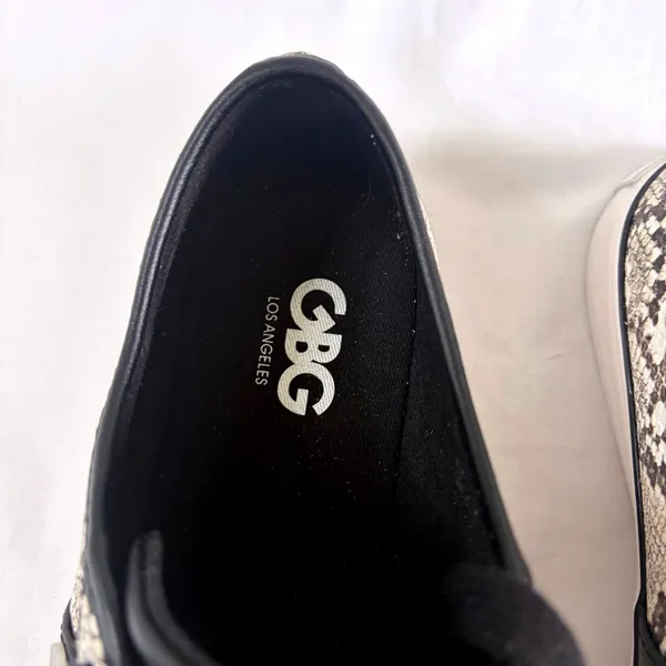 Guess Los Angeles Snake Print Sneakers Women's Size 9‎ Y2K Streetwear Luxe Chic - Image 4