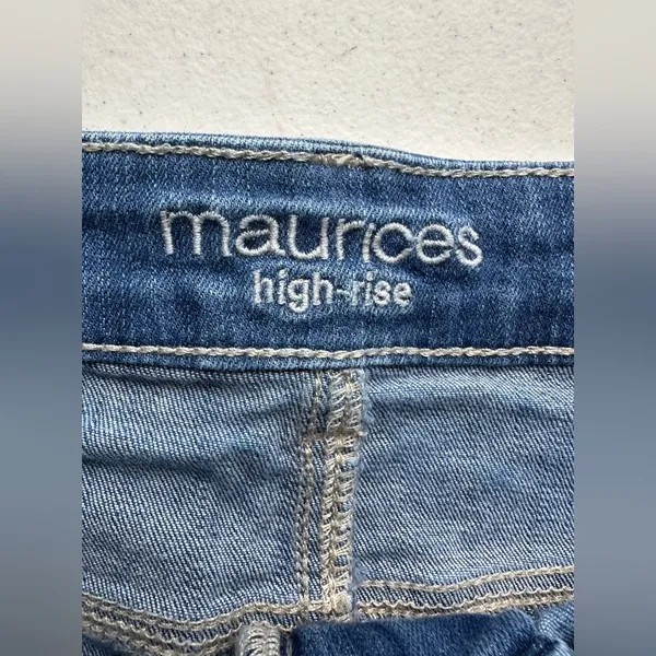 Maurices women’s size 14 stars and stripe high-rise cut off denim shorts - Image 2