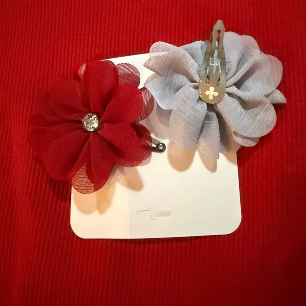 Red and Gray Floral Hair Clips - Image 3