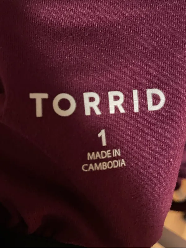 Women's Torrid Scoop Neck Crop Tank top/ sports Bra Wine Size 1 - Image 4