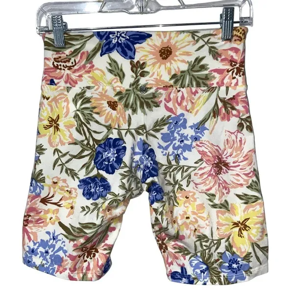 Women's BillaBong Floral Tropical Biker Shorts Medium - Image 4