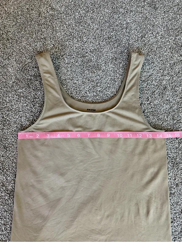 SKIMS Nude Beige Seamless Scoop Neck Tank Top Size L - Image 4