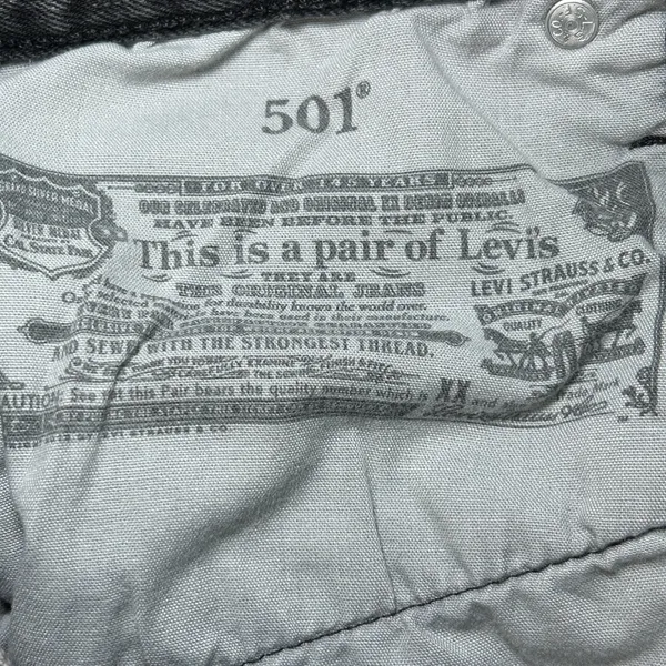 Levi's 501 Black Denim Shorts Women's Size 27‎ Frayed Hem Button Fly 56327-0112 - Image 5