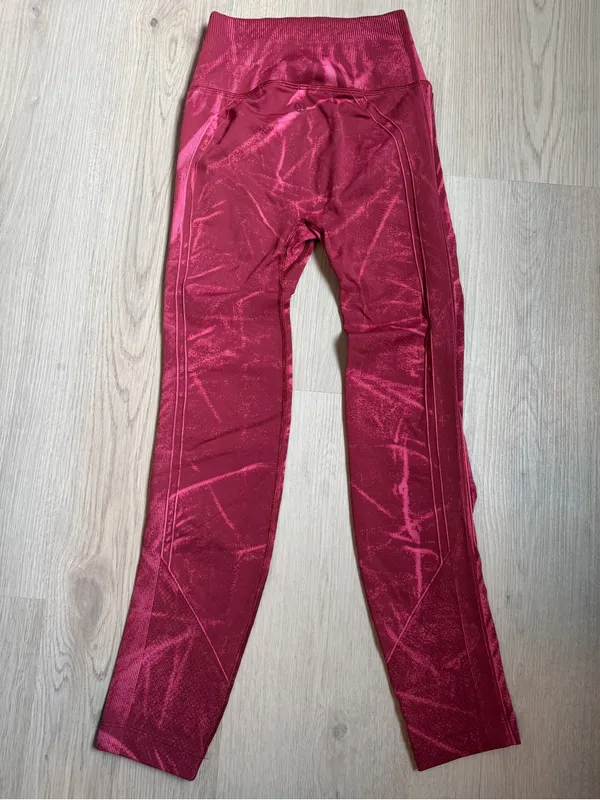 Lululemon Zone In Tight Raspberry Seamless Compression Leggings - Image 4