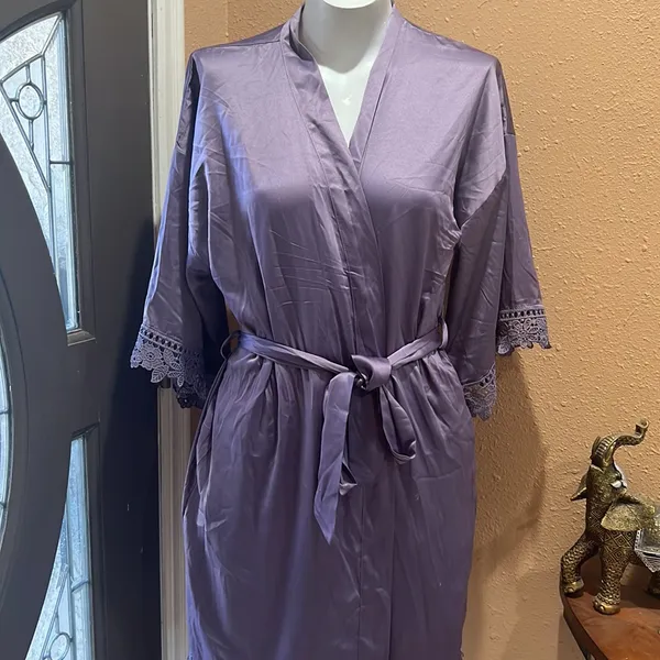 AW bridal purple robe Size M - Image 3