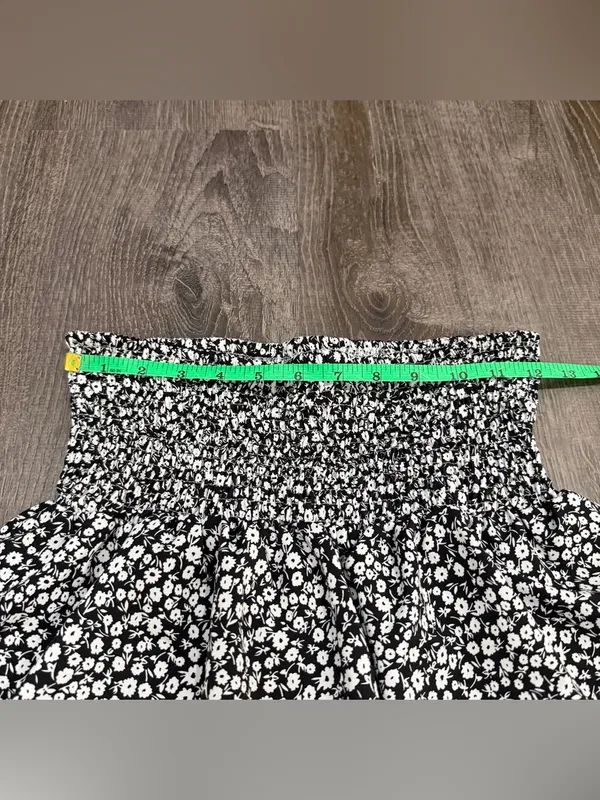 Shein Black and White Floral High Rise Shorts - Image 5