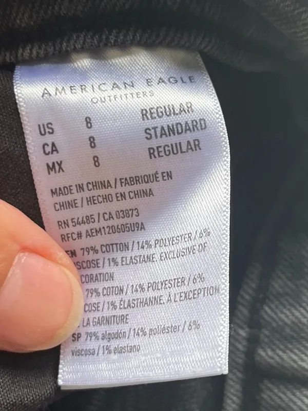 American Eagle Sz 8 reg. Black Jeans High-rise mom jeans with a straight leg cut - Image 6