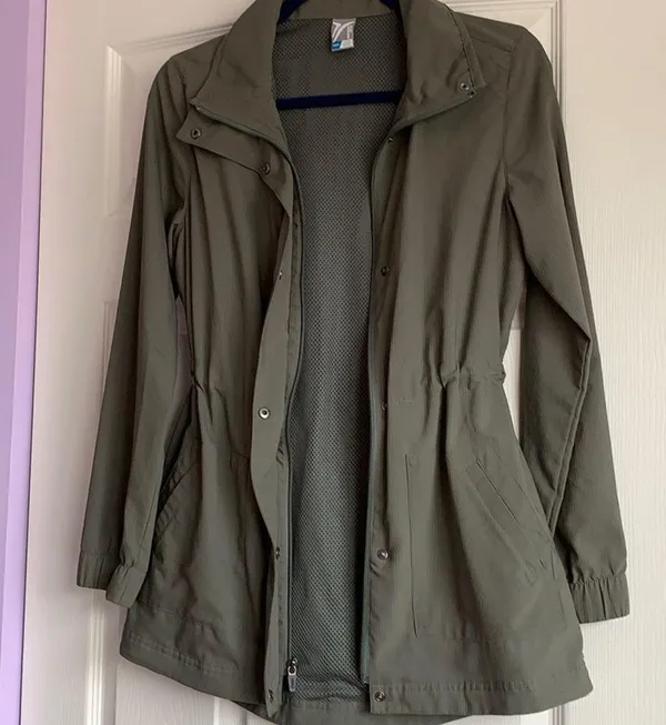 Lightweight athletic jacket in olive green - Image 3