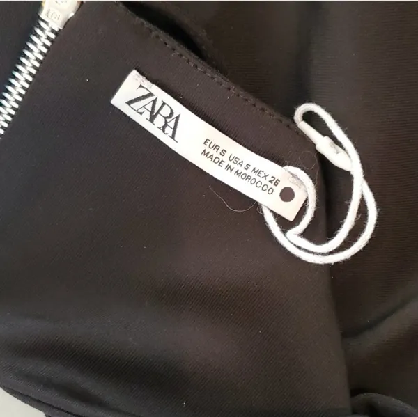 NWOT! Zara Black Pleated Crop Top - Image 4