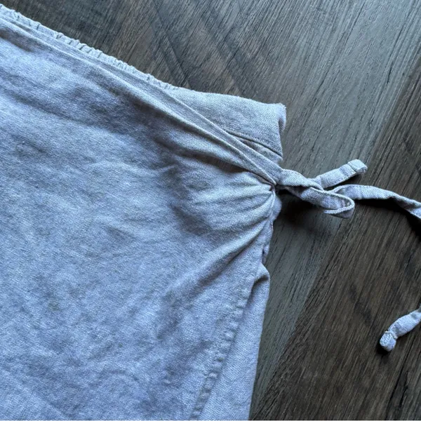 Old Navy High-Waisted Faux-Wrap Linen-Blend Mini Skort - Image 5