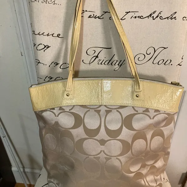 F18385 Coach signature Shoulder bag - Image 6