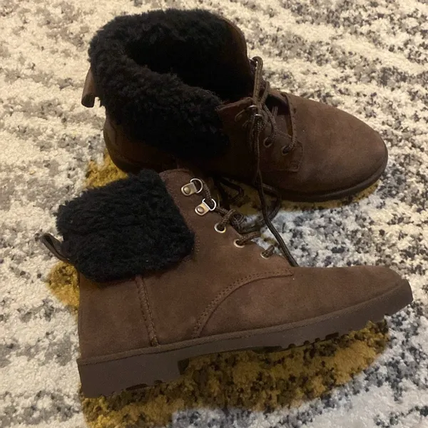 UGG Romely Heirtage Boot size US 7 - Image 5