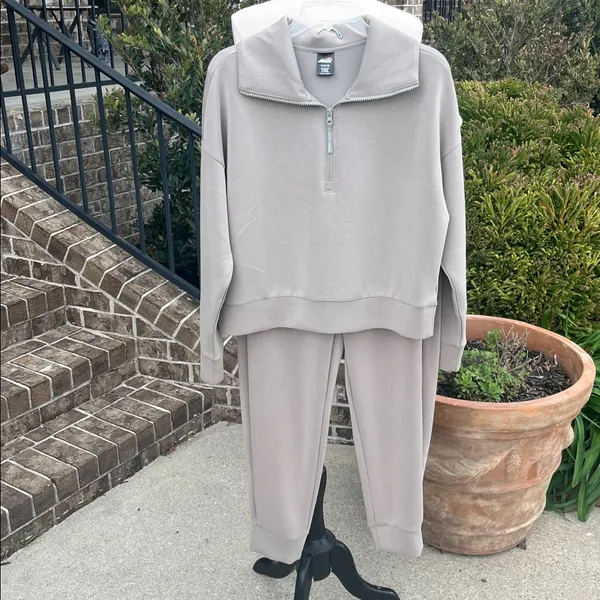 Avia So soft comfy Sweatsuit Sweatshirt Matching Pants Set Women’s Medium Taupe - Image 5