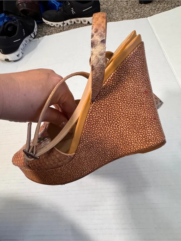 Longchamp Tan Brown Snake Print Leather Wedge Sandals Womans 6.5 Peep Toe Luxury - Image 4