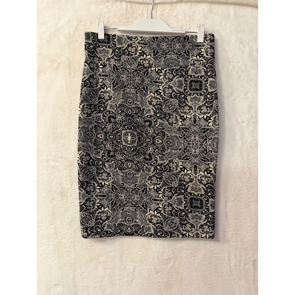 LuLaRoe Cassie Pencil Skirt Womens Large Black Cream Paisley Damask Midi Skirt - Image 3