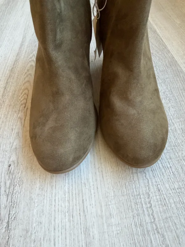 Old Navy Women’s Ankle Booties Olive Green Block Heel Size 10 New With Tag - Image 2