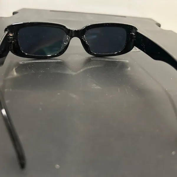 Stylish Black Sunglasses - Image 5