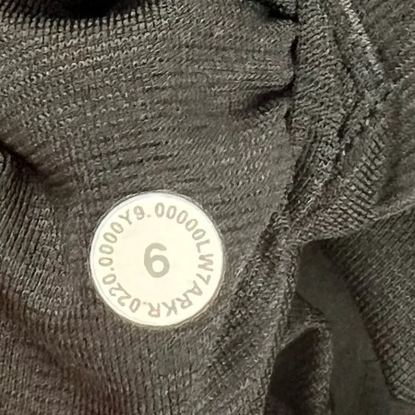Lululemon Hotty Hot Short II *2.5" Black size 6 - Image 7