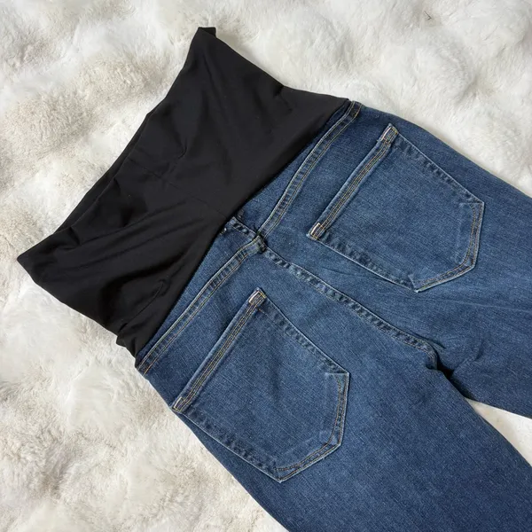 Good American the home stretch crop maternity jeans in blue306 - 6/28 - Image 11