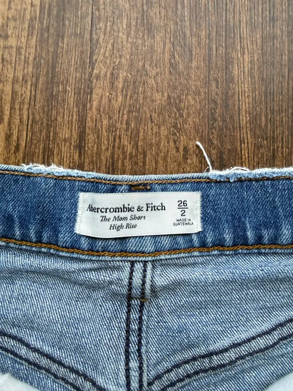 Abercrombie & Finch Women’s The Mom Short - High Rise Distressed Denim-Size 26/2 - Image 3