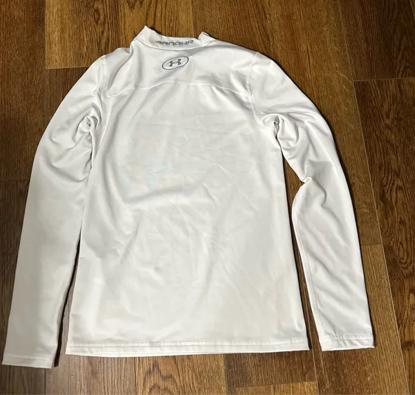 Under Armour long sleeve CoolGear junior size Large. - Image 5