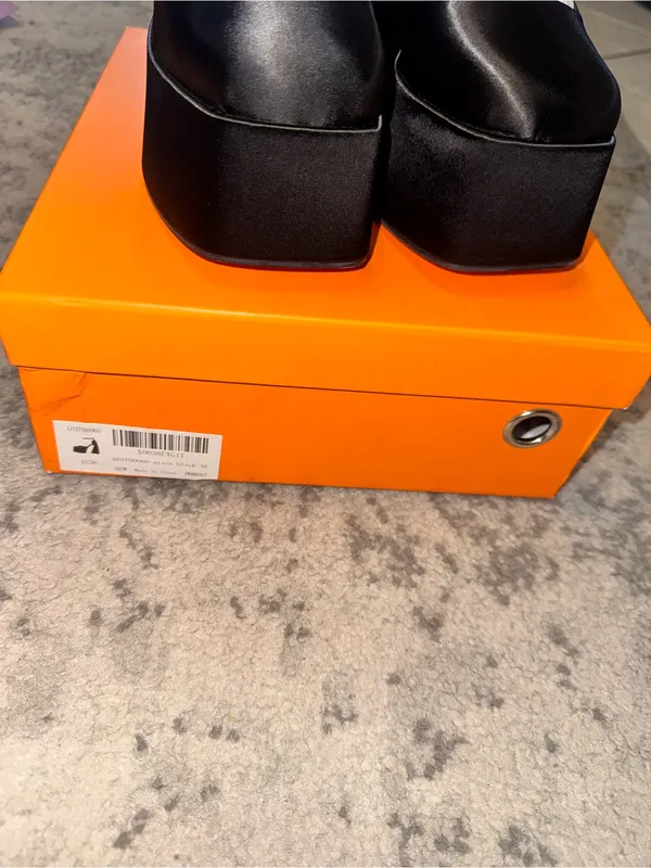 Black Satin Mary Jane ankle strap platform heels new in box size 36(6) - Image 2