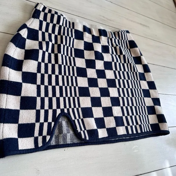 Urban Outfitters Black and Cream Checkered Mini Skirt - Image 3
