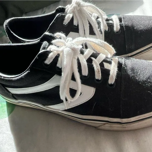Time and Tru Black and White Athletic Shoes 7.5 Memory Foam - Image 4