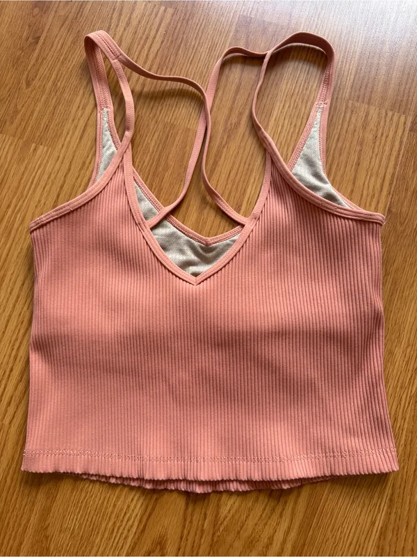 Vuori Ribbed Crop Tank Size Small - Image 6