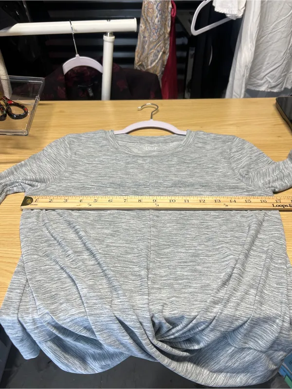 Old Navy Active Breathe ON Twist Front Workout Top Gray Space Dye Size M‎ - Image 9