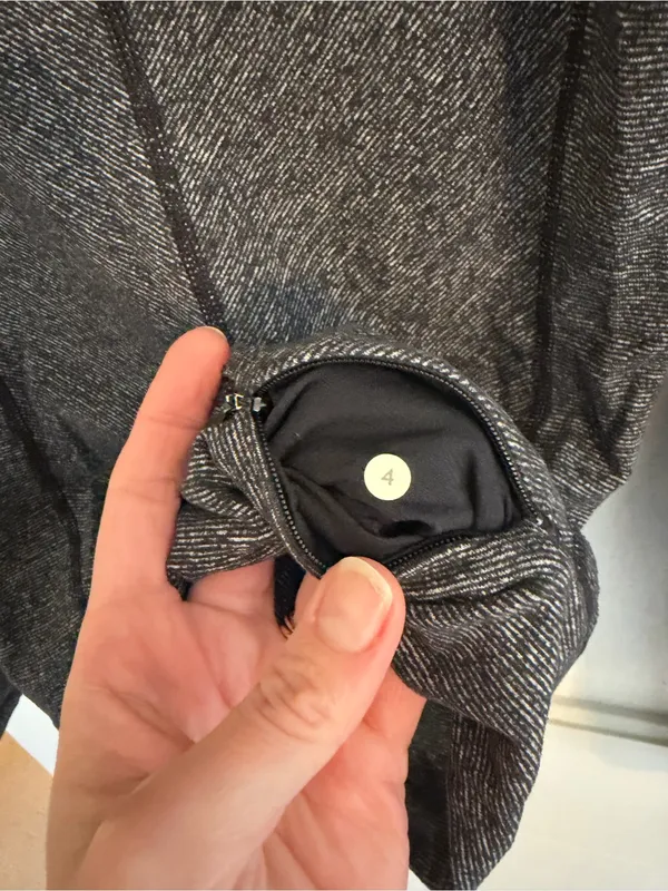 Lululemon Heathered Black Long Sleeve Thumbhole Running‎ Top Size 4 - Image 4