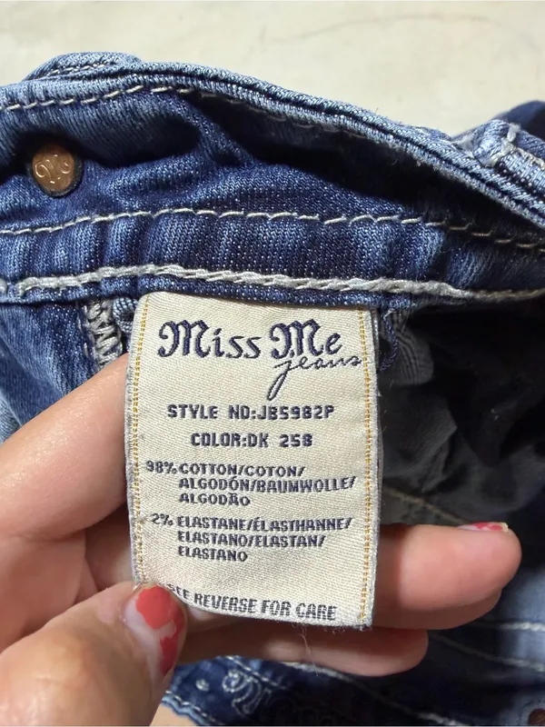 Miss me boyfriend capri jeans bejeweled pockets 28 - Image 9