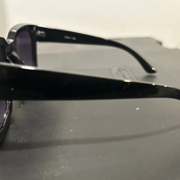 Stylish Black Sunglasses - Image 3