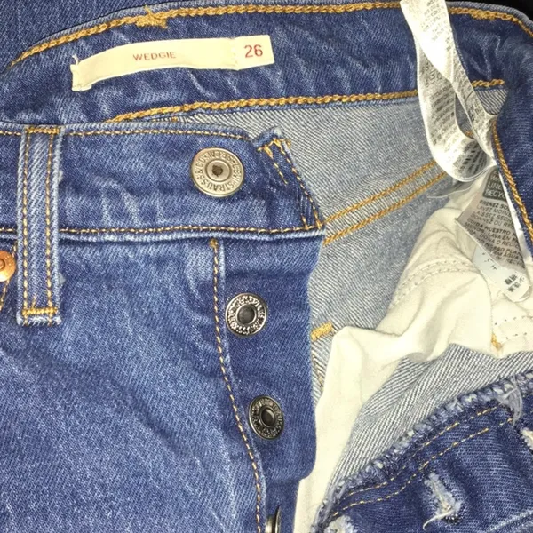 Levi’s Women's Size 26 Wedgie Straight Button Fly Jeans Blue Denim Pants - Image 5
