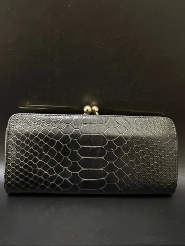Vintage HOBO International Black Embossed Croc Leather Kiss-lock Clutch Wallet - Image 2