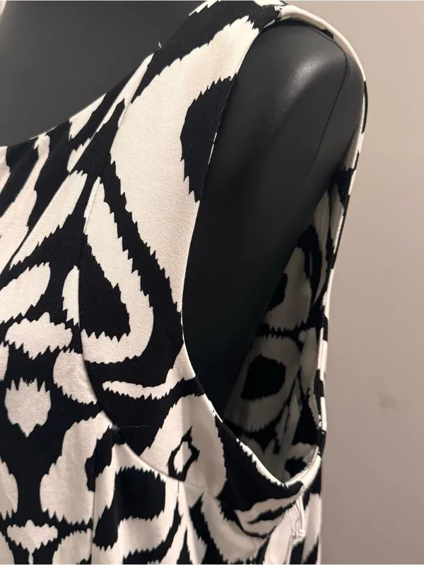 NWT Chico’s Black White Abstract Print Sleeveless Maxi Dress Size 4 - Image 3