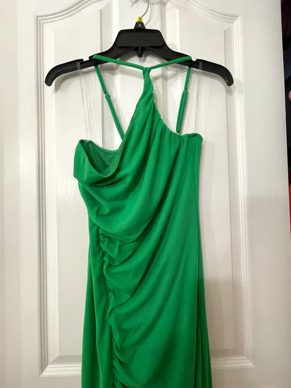 Elegant Green Evening Dress - Image 7