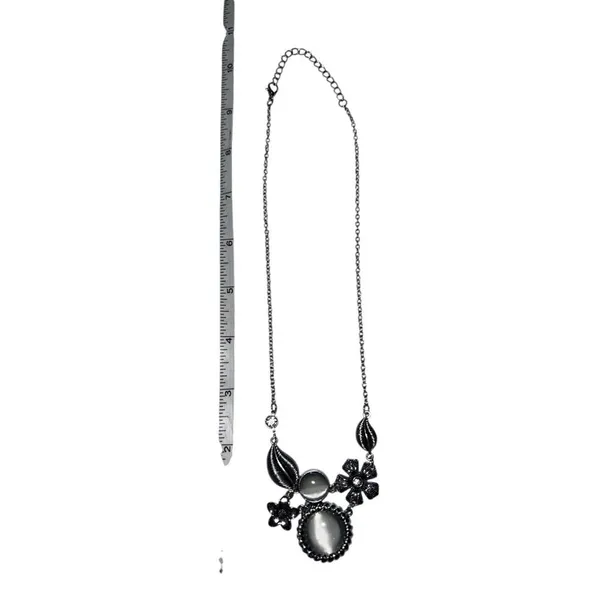 Paparazzi Exquisitely Eden White Statement Necklace Floral Silver Women One Size - Image 7