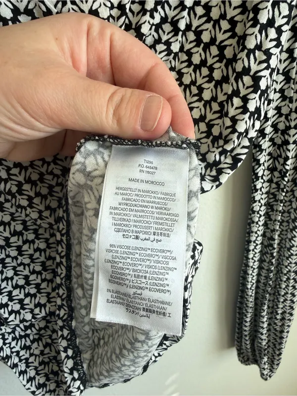 Boden Black White Geometric Floral V-Neck Blouson Sleeve Top Size 4 - Image 9