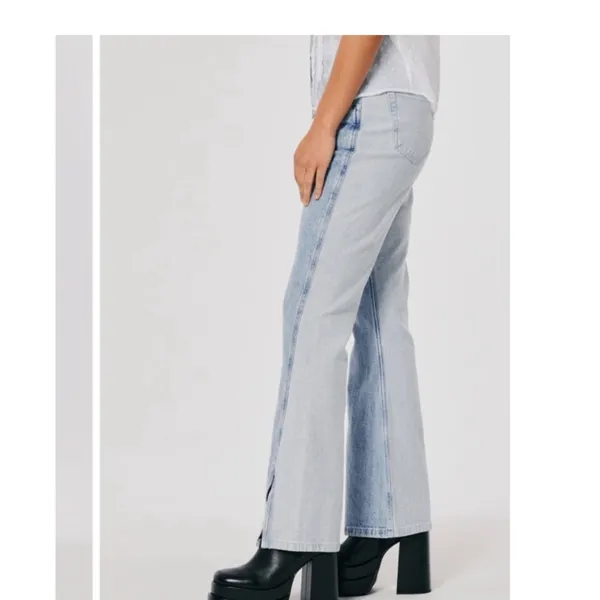 Hollister Social Tourist Denim Flare Ultra High Rise Jeans Two Tone - Image 7