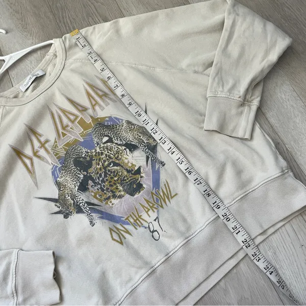 Daydreamer Grunge Sweatshirt def leppard varsity crew womens Beige medium casual - Image 8