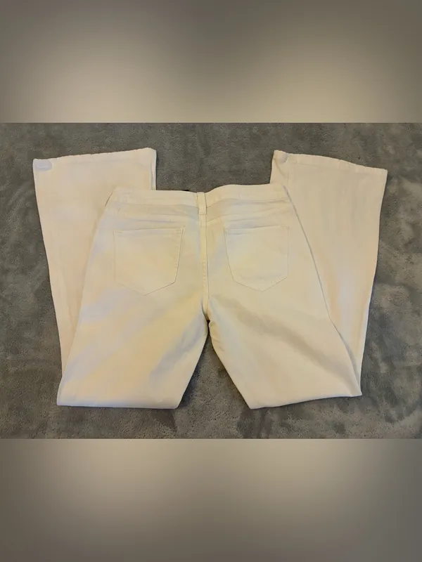 Women’s City Streets White Flared Jeans - Mid Rise Waist Wide Leg Size 7 - Image 6