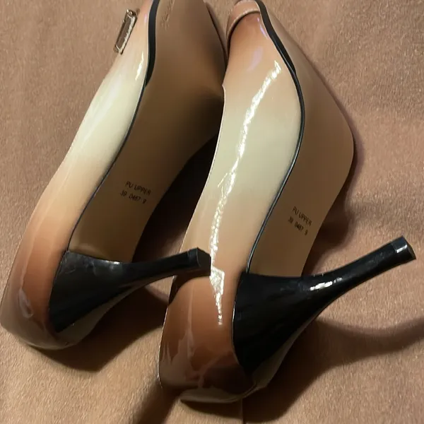 Ombré brown tan and cram pumps with gold buckle on toes - Image 7