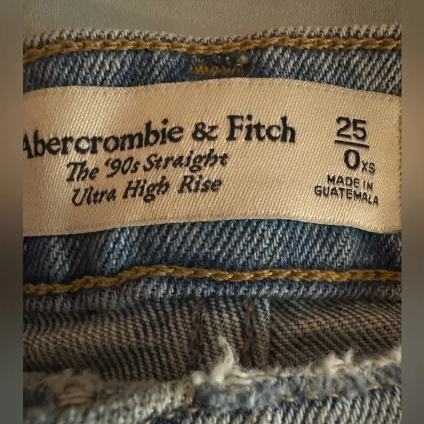 Abercrombie & Fitch Light Wash Straight Leg Women’s Jeans - Image 6