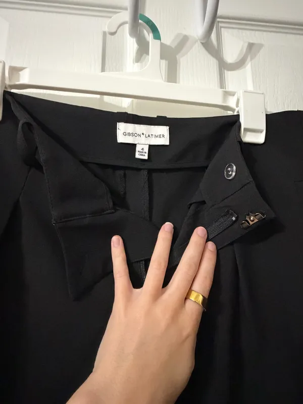 Gibson Latimer Pleated Black Shorts - Image 3