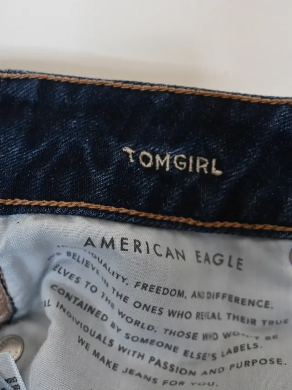 American Eagle Women's 4 Tomgirl Dark Wash Jean - Image 10