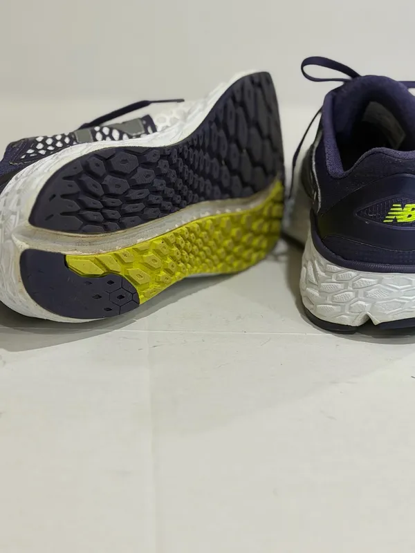 Woman Size 8 new balance Sneakers - Image 4