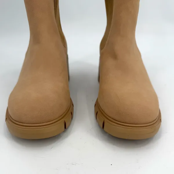 ZBY Boots Women’s 8 Tan Chelsea Pull On Lug Sole Chunky Booties - Image 3