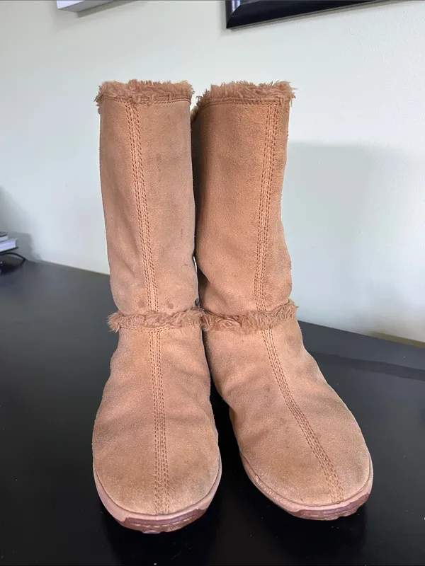 Timberland women's tan suede mukluk-style winter boots - Image 7